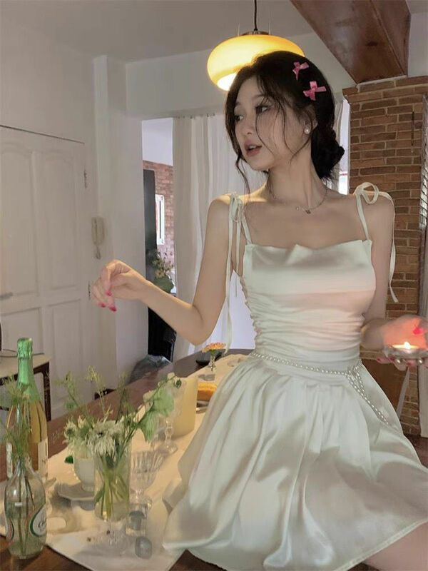 Mini vestido plisado blanco coreano para mujer, elegante, sin espalda, Sexy, ropa de calle Vintage, fiesta de moda, estilo coreano puro