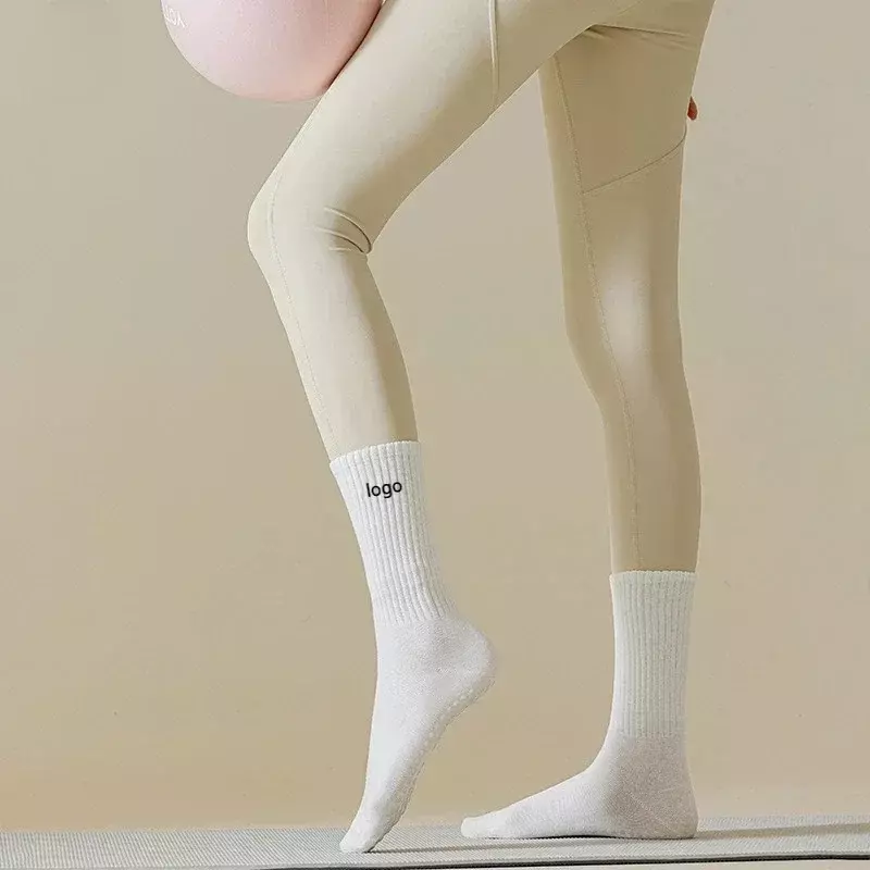 Calcetines de algodón antideslizantes para mujer, medias deportivas de silicona absorbentes del sudor, transpirables, para entrenamiento y Pilates