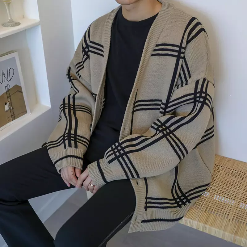2023 Winter neue Strickjacken Pullover für Männer Retro lose lässige koreanische Mode V-Ausschnitt Plaid Linie Strickjacke Strick pullover Männer Mäntel