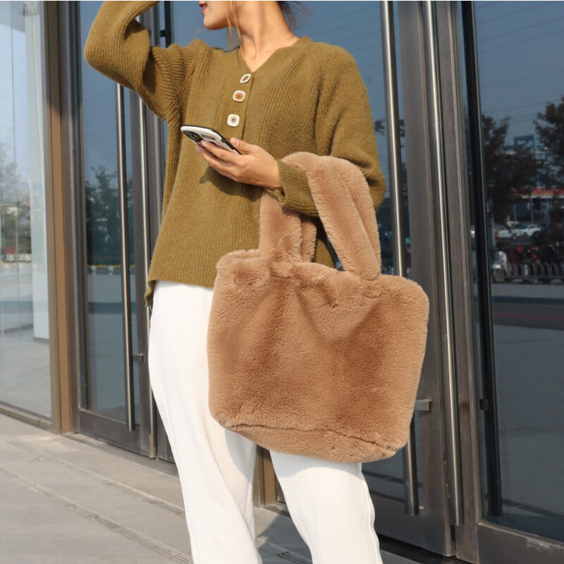 Simpie-女性用の大きなサイズのフェイクファーのトートバッグ,柔らかいぬいぐるみのハンドバッグ,ふわふわのショッピングバッグ,単色,新しいデザイナー,冬,2023