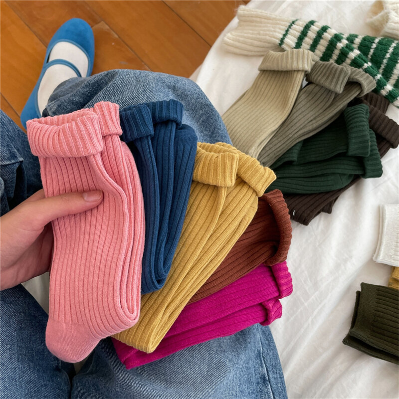 Chaussettes de sport pour femmes, longues, en coton, respirantes, de couleur unie, décontractées, simples, rétro, unies, confortables, collection automne hiver