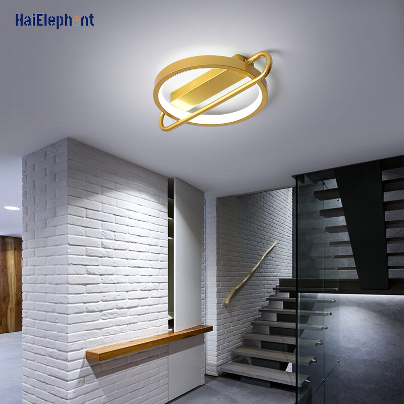 モダンな北欧デザインのLEDシーリングライト,屋内照明,装飾的なシーリングライト,黒と金,寝室,オフィス,廊下に最適です。