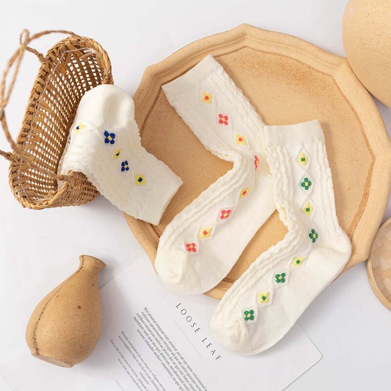 Wild Simple Lolita Japanese Twist Rhombus White Women Socks Cotton Socks Medium Tube Socks Flower