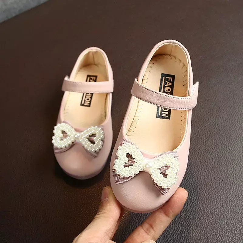 Dziewczęce modne słodkie buty księżniczki Dziecięce skórzane buty w jednolitym kolorze Szykowne dziecięce płaskie buty z prostą perłową kokardką na wesele
