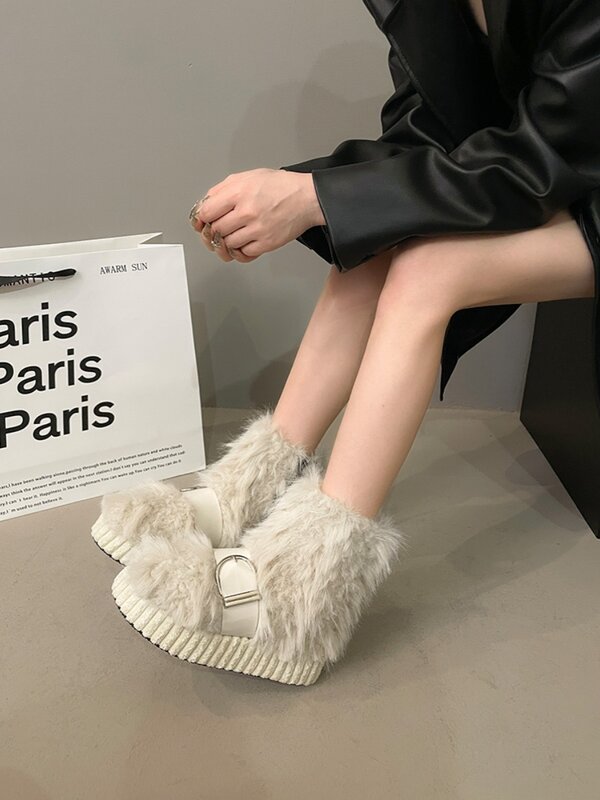 Botas de nieve antideslizantes para mujer, zapatos gruesos de algodón, felpa, diseño de nicho, novedad de invierno, 2023
