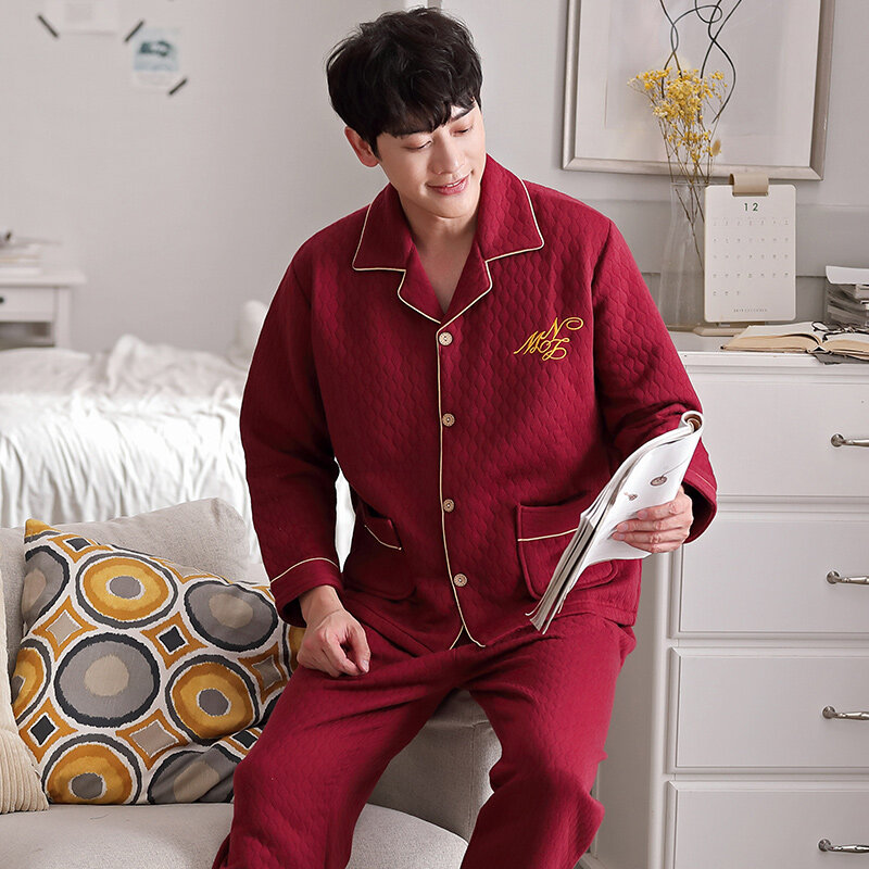 Pijama de tres capas de algodón fino para hombre, cárdigan rojo brillante, ropa para el hogar, color sólido, diseño en relieve, ropa para el hogar