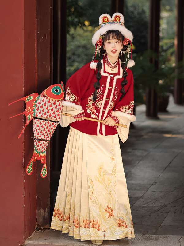 Dress Year by Year New Year's Hanfu Women's Ming System Square Neck Shawl Horse Face Skirt Thickened Autumn and Winter Suit