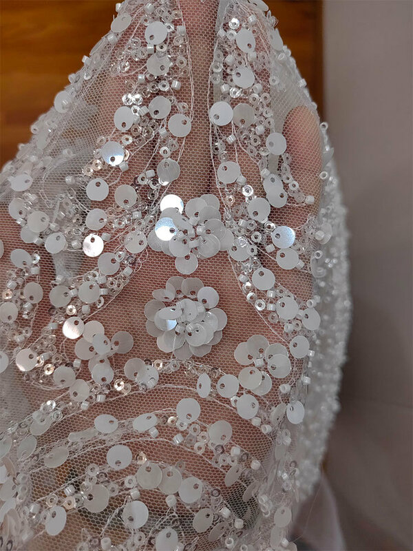 Nuovo tessuto di pizzo con perline di paillettes di fiori di lusso di alta qualità per abito da sposa abito da donna in tessuto di pizzo