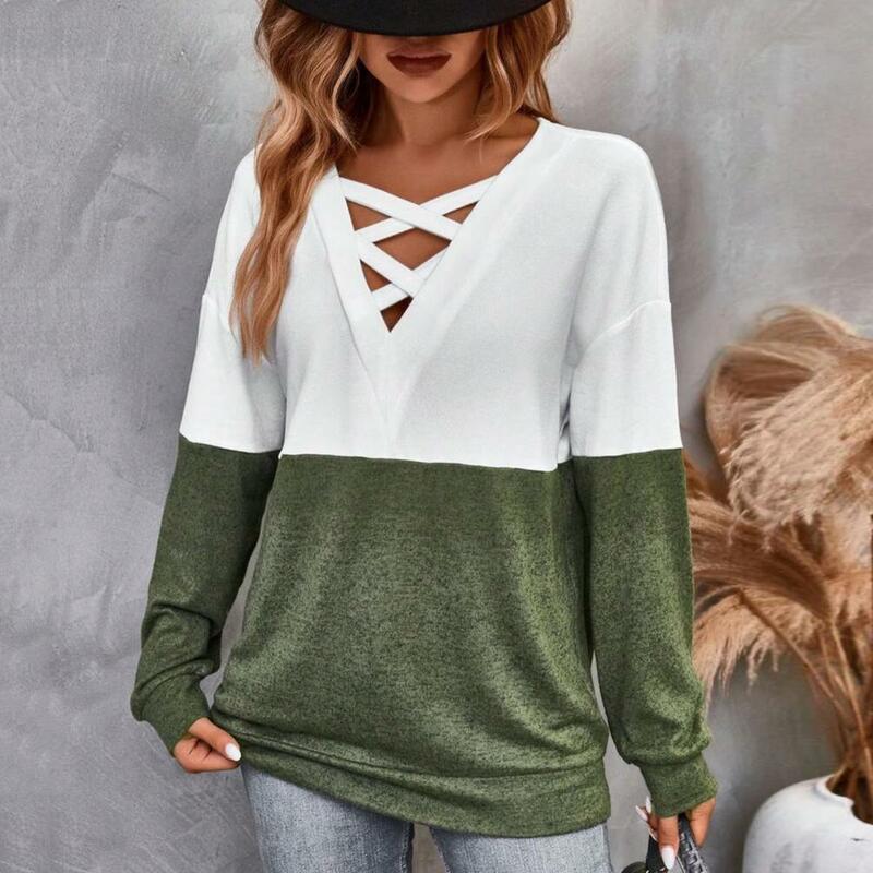 Wiosenny jesienny T Top Colorblock z dekoltem w szpic długi rękaw T-shirt dla kobiet miękki oddychający sweter z detalami wydrążonymi do połowy długości