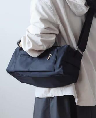2023 New Men and Women Leather  Medium Large Handbag Shoulder Bags Large Capacity Ladies Single Shoulder Bag Crossbody Bag X21