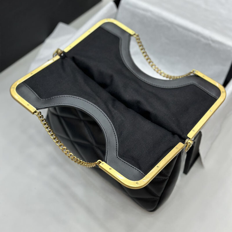 YS 2023 nuova borsa a tracolla Versatile alla moda con patta in metallo Lingge di alta qualità avanzata
