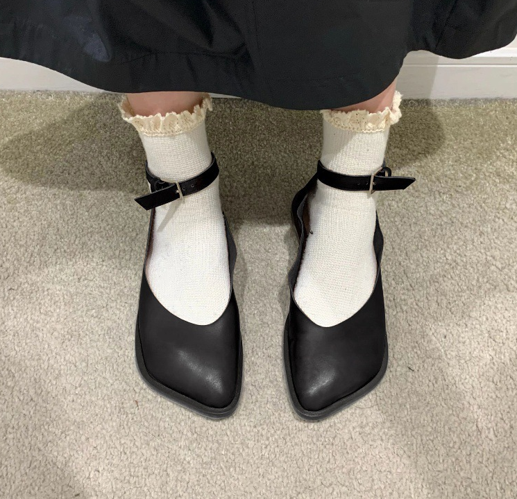 Sapato feminino com sola plana Mary Jane, cabeça quadrada, boca rasa, confortável sapato de estudante, novo para primavera e verão, 2024
