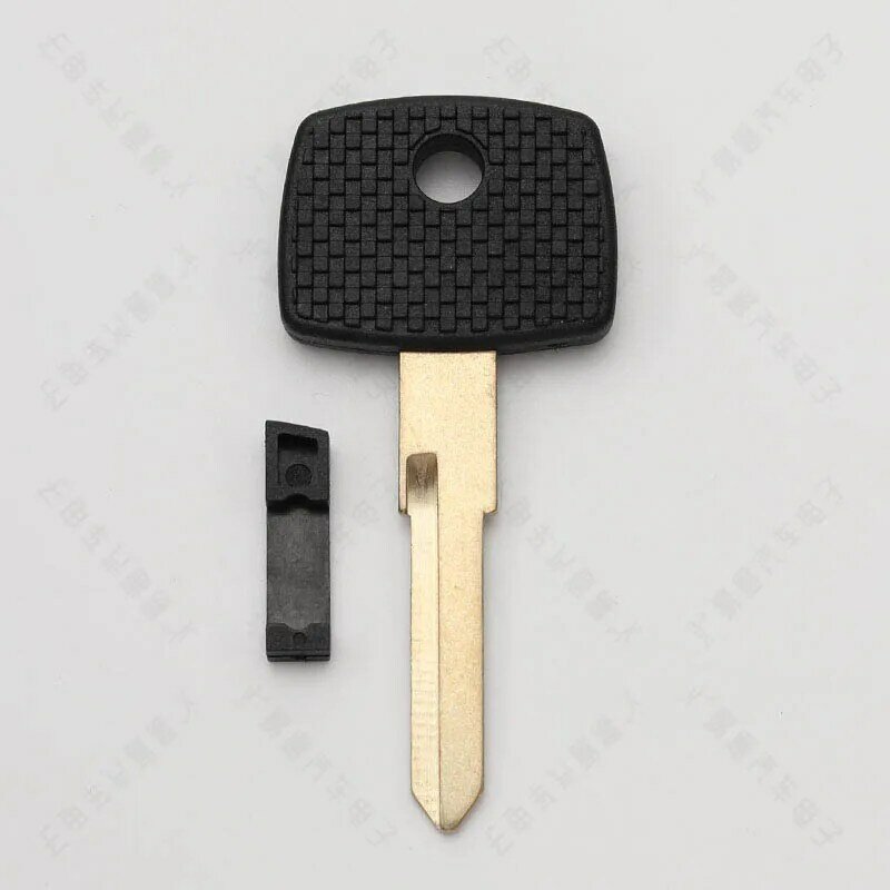 Cocok untuk Mercedes Benz truck sub-key shell butik mobil charter spare key embrio chip key shell model lama