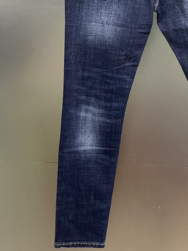 Jeans azul escuro masculino, lavagem com água, remendo de buraco desgastado, pintura slim fit, pés pequenos, na moda, novo, primavera, verão, D2, 2024