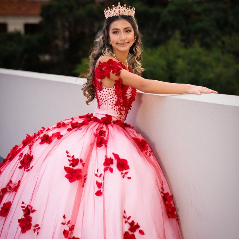 Quinceanrra promドレス、赤いアップリケ、3Dフラワー、キラキラスパンコール、パール、プリンセス、ロング、魅力的、優雅、甘い16ドレス