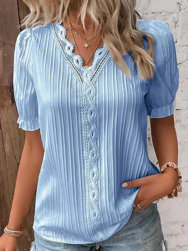 Blus wanita musim panas baru 2024 baju pakaian jalanan longgar ukuran Plus sambungan modis lengan pendek berongga leher V Solid atasan blus wanita