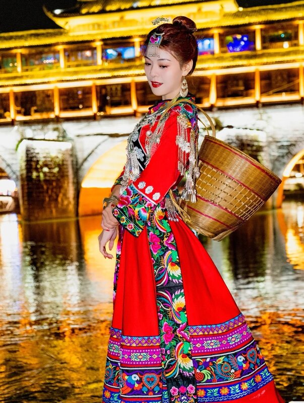 Multidesain Fashion Etnis Kelompok Minoritas Miao Hmong Gui Zhou Artistik Bepergian Fotografi Kostum Pakaian Tari Klasik