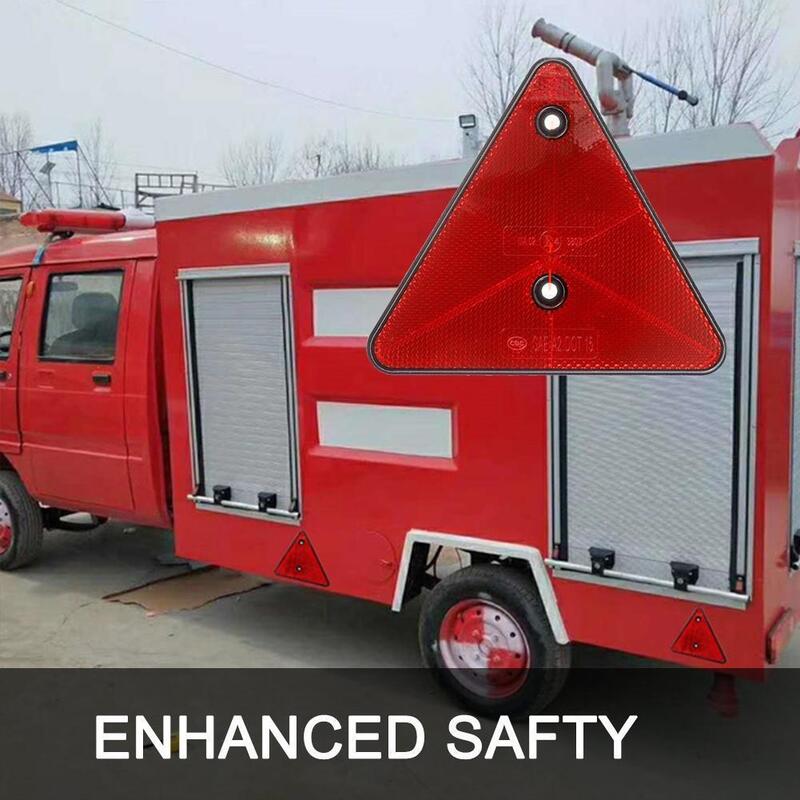 赤いリア安全反射剤、埋め込みポスト用の三角形の反射、ネジ、トレーラー、オートバイ、トラック、1-4個に適合