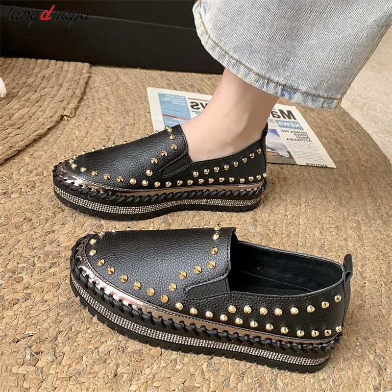 Women Platform Flats Shoes Casual Studded Flats Luxury Brand Rivet Loafers Unisex Shoes Slip on Big Size 41 42 43 Spikes Studded