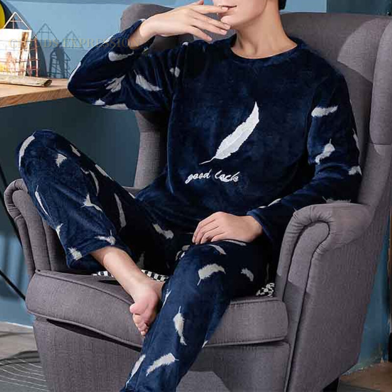 Conjunto de pijama de franela para hombre, ropa de dormir de terciopelo térmico con estampado de plumas, informal, para Otoño e Invierno