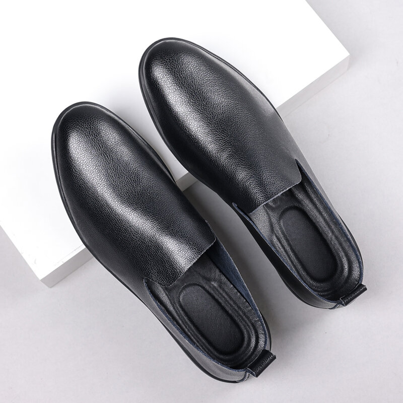 Mocasines de cuero antideslizantes para hombre, zapatos de conducción cómodos, zapatillas de vestir masculinas, zapatos planos informales ligeros, color negro