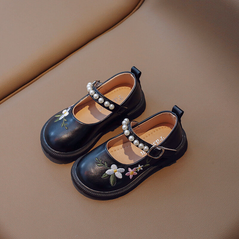 2023 nowy minimalistyczny z kwiatami haft miękkie dziewczęce skórzane buty antypoślizgowe dziecięce perły dziecięce płytkie buty codzienne antypoślizgowe