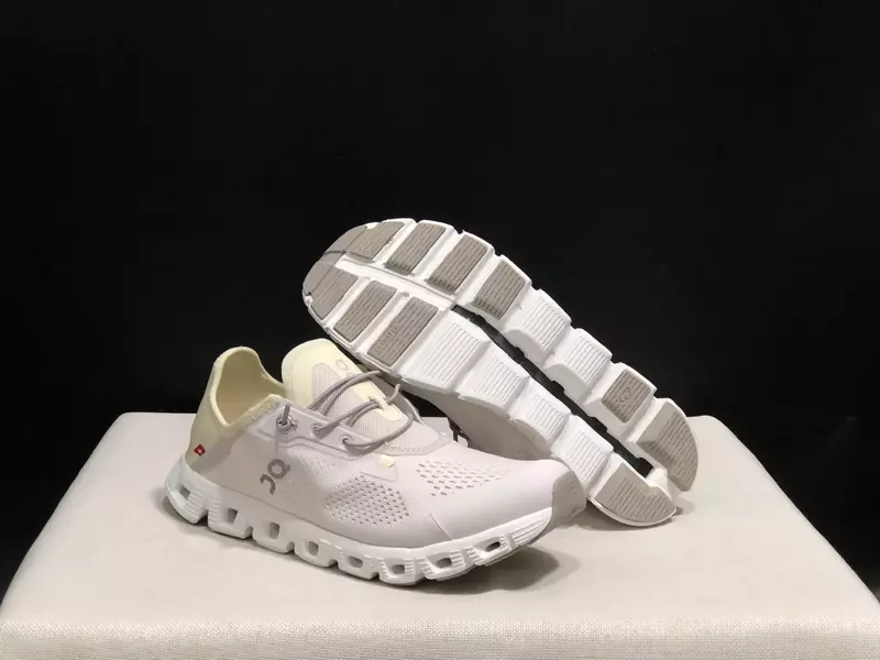 Nuovo marchio su Cloud 5 scarpe sportive da corsa per uomo donna Mesh traspirante Sport all'aria aperta Sneakers da allenamento scarpe da ginnastica Unisex