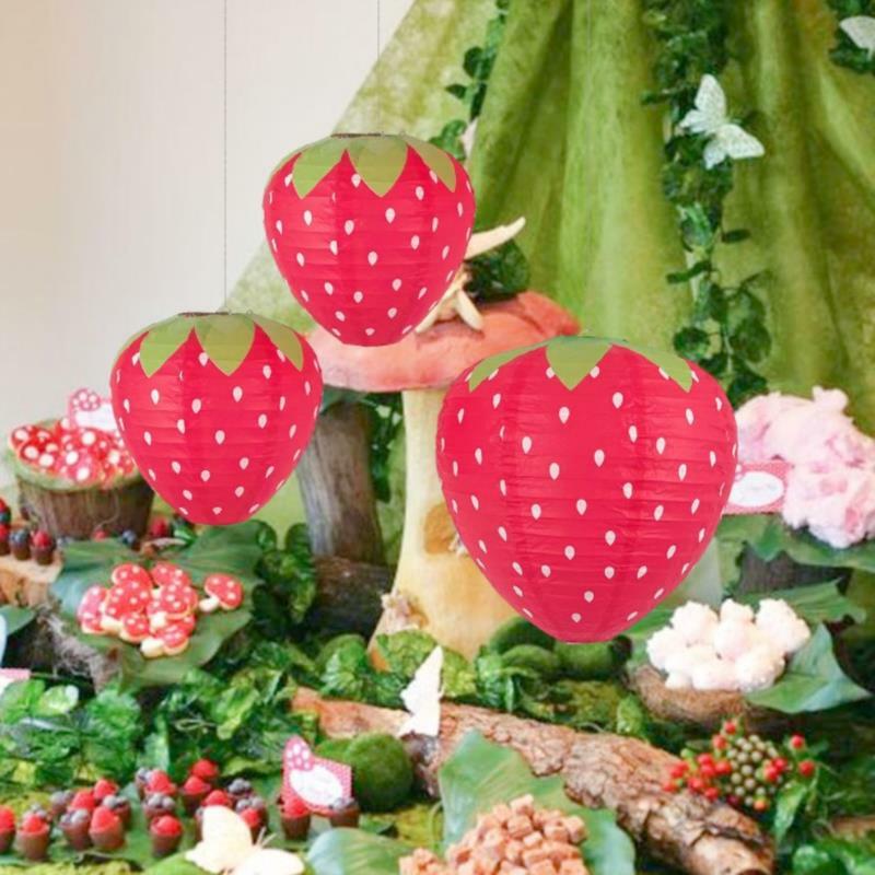 イチゴのデザインの紙のランタン、誕生日パーティーの装飾のための吊り下げ装飾、3Dの飾り