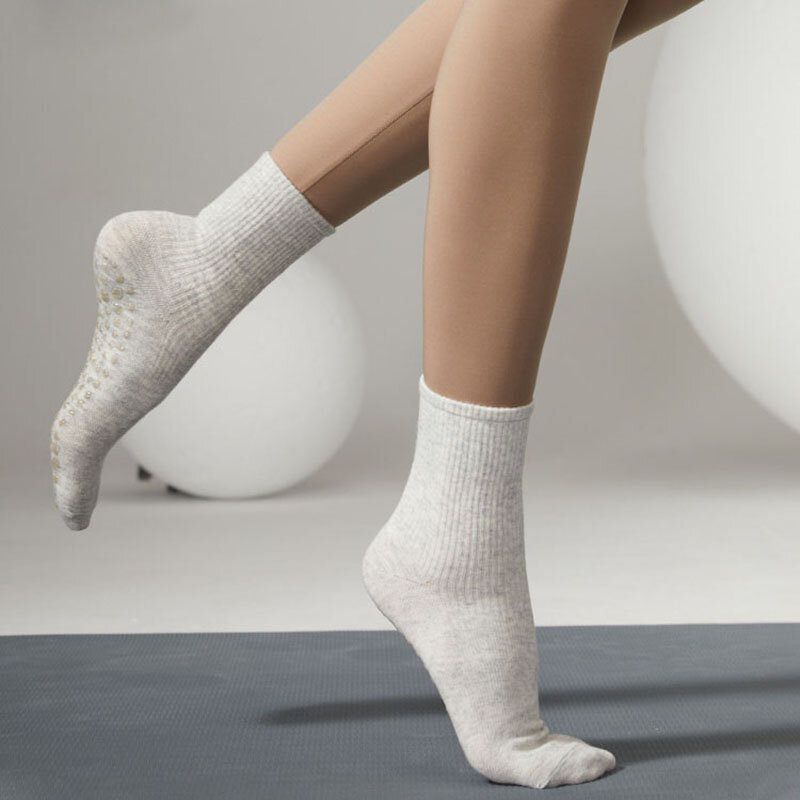 Kaus kaki Yoga wanita kaus kaki kru Pilates pegangan antiselip katun Dot silikon