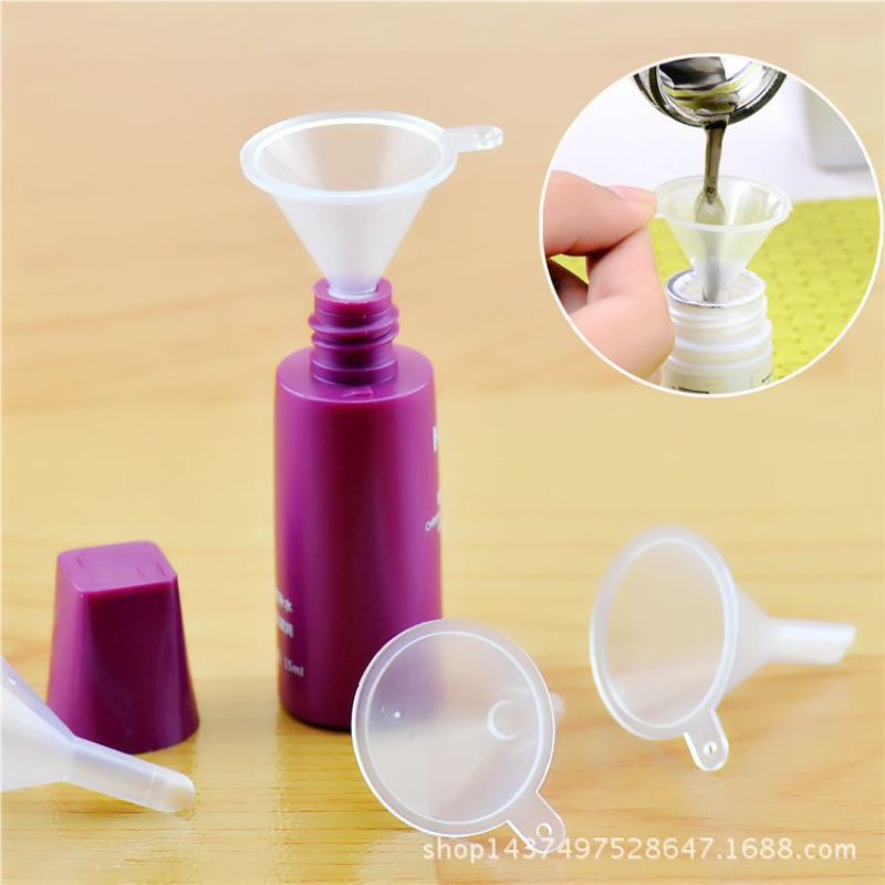 Mini imbuto di plastica imbuti per olio liquido a bocca piccola strumenti per forniture di laboratorio forniture sperimentali scolastiche