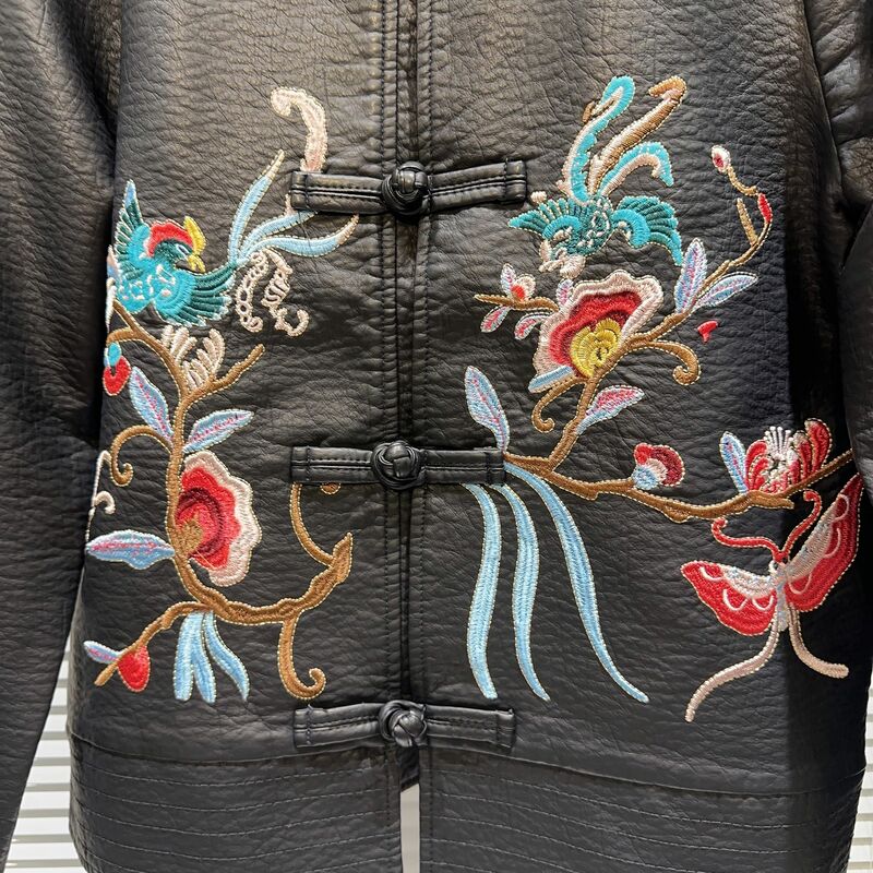Abrigo de piel sintética con patrón de bordado folclórico para mujer, chaqueta de cuero con hebilla, estilo chino, novedad de otoño, 2023