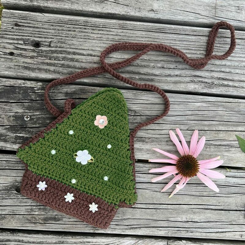 Don&Judy Handmade Crochet Christmas Tree Cotton Messenger Bag Decoration Satchel Daily Use with Pearl Plum Flower Teenager Gift