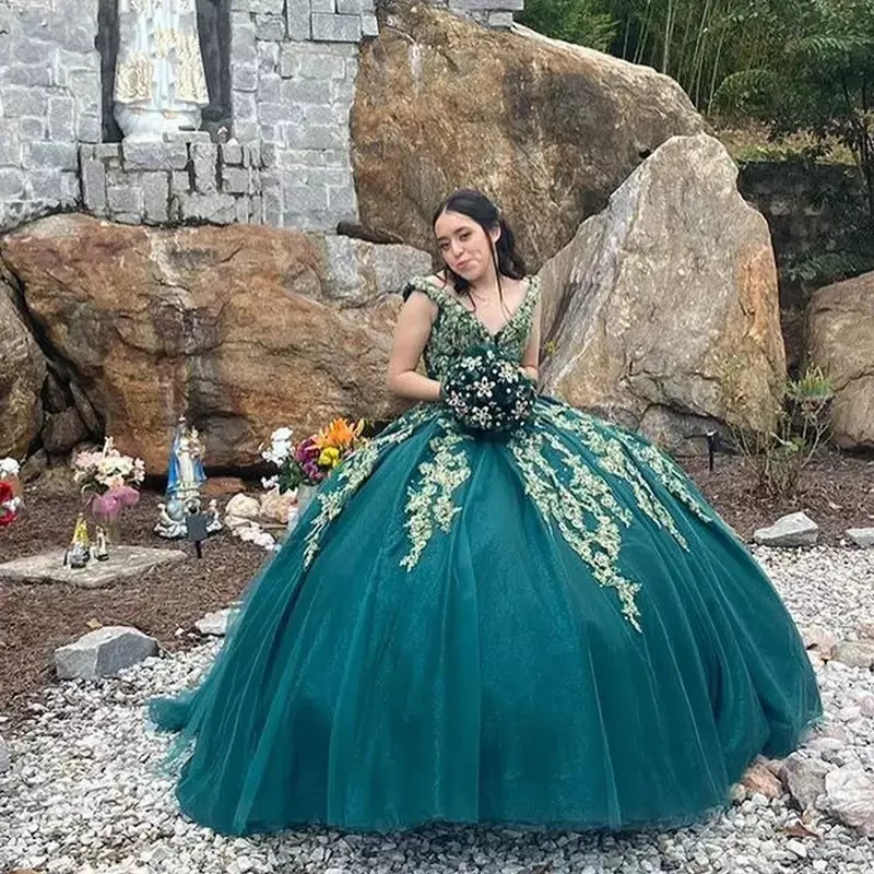 섹시한 V-넥 에메랄드 그린 퀸시네라 드레스, 볼 가운, 15 아노스 골드 아플리케, 공식 생일 공주 파티 가운
