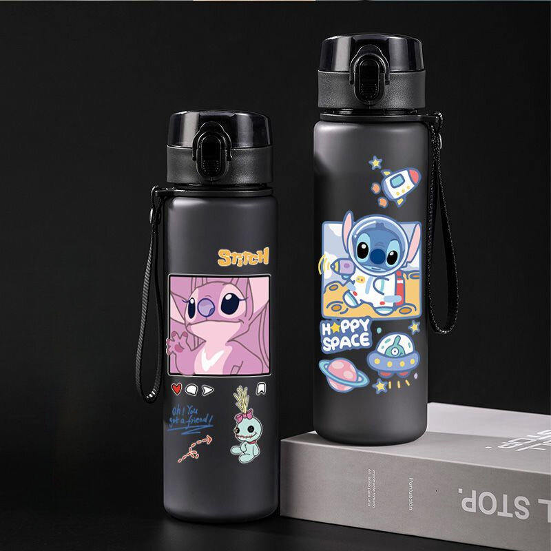 Lilo & Stitch botol air portabel, botol air olahraga kapasitas besar luar ruangan Hitam Biru minum kartun jahitan plastik portabel 560ML