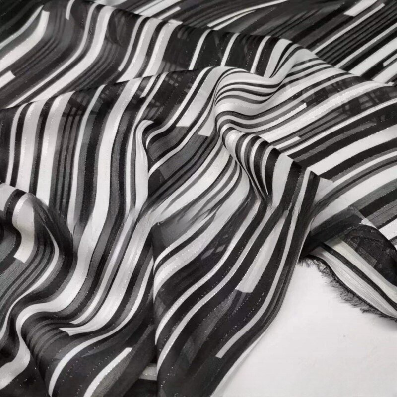 Серебристая шелковая Красивая полосатая черно-белая полосатая полиэфирная шифоновая ткань «сделай сам» для шитья ручной работы