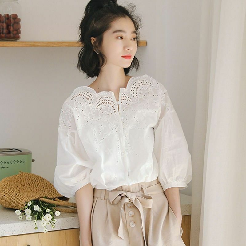Camisa feminina branca de manga curta de um ombro, blusa solta, ombro fora, versão coreana, verão, nova