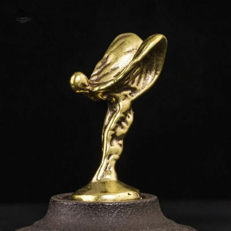 Estatua de bronce para decoración de escritorio, adorno Retro de copa de pequeño hombre dorado hecho a mano, recuerdos artesanales, estatuilla pequeña de bronce