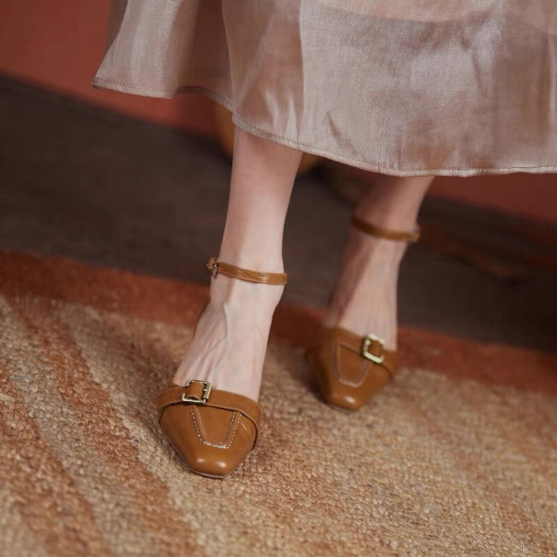 รองเท้าส้นสูงผู้หญิงทรงสี่เหลี่ยม2024รองเท้า Mary Janes หัวเข็มขัดรองเท้าส้นตึกรองเท้าลำลองฤดูร้อนแฟชั่นใหม่