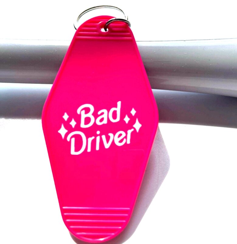 Hotpink-Llavero de Bad Driver para fanáticos de la Oficina, accesorio divertido con logotipo personalizado, etiqueta para HOTEL