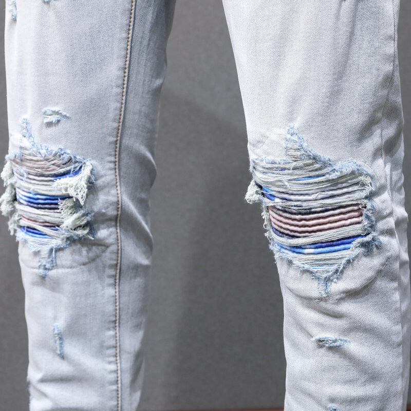 Jeans da uomo di moda di strada retrò blu chiaro elasticizzato elasticizzato Skinny Fit Jeans strappati da uomo pantaloni di marca Hip Hop di design con toppe con foro