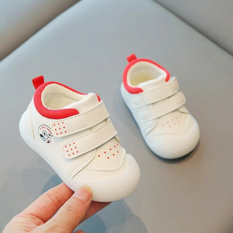 Tênis de couro macio para bebês meninos e meninas, fundo macio de borracha branca antiderrapante, primeiros caminhantes ao ar livre, sapatos de caminhada