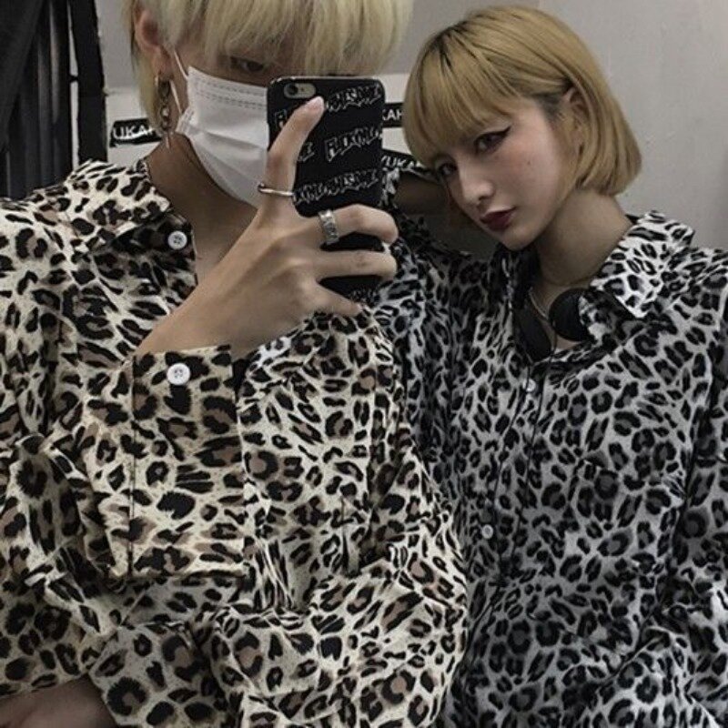 QWEEK Leopard Vintage Y2K kemeja wanita Korea populer Oversoze blus lengan panjang musim semi kasual Chic baju pasangan pakaian jalanan