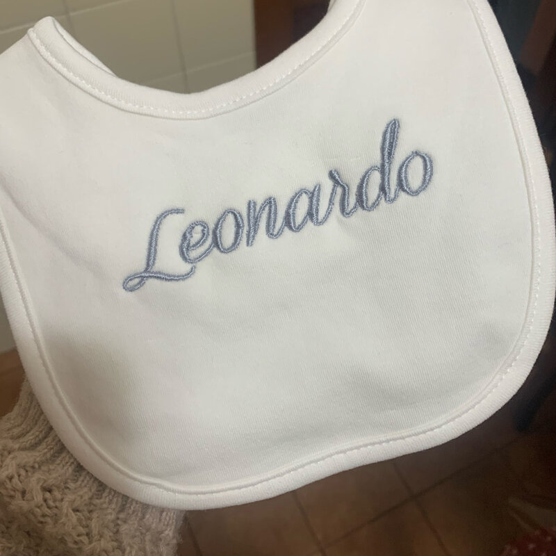 Cotton Embroidery Name Baby Bibs Personalized Babe Feeding Accessory Bib Infant Baby Shower Gifts Burp Cloths White Kids Bib