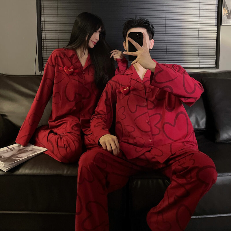 2024 Frühling und Herbst neue große rote Kleidung für Männer und Frauen Baumwoll hosen lässig Cartoon-Set mit langen Ärmeln für Outwear