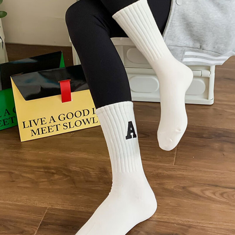 Женские хлопковые носки, новые осенние повседневные Простые однотонные зимние теплые носки для женщин, носки средней длины в Корейском стиле для девочек