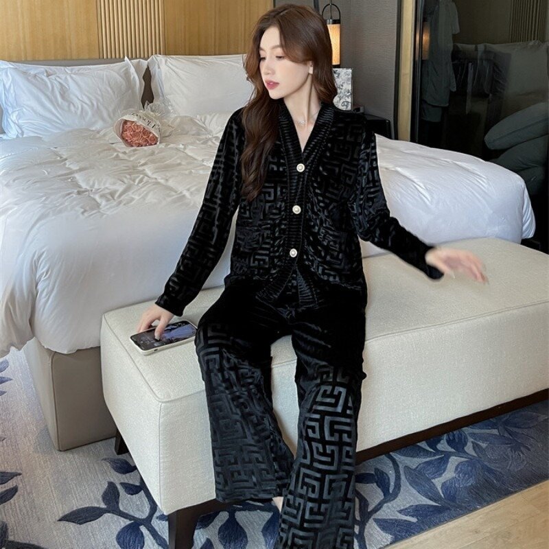2023 neue V-Ausschnitt Nachtwäsche Frauen Pyjamas Set Samt Luxus gepresste Streifen Muster Nachtwäsche lässig dünne Homewear Langarm