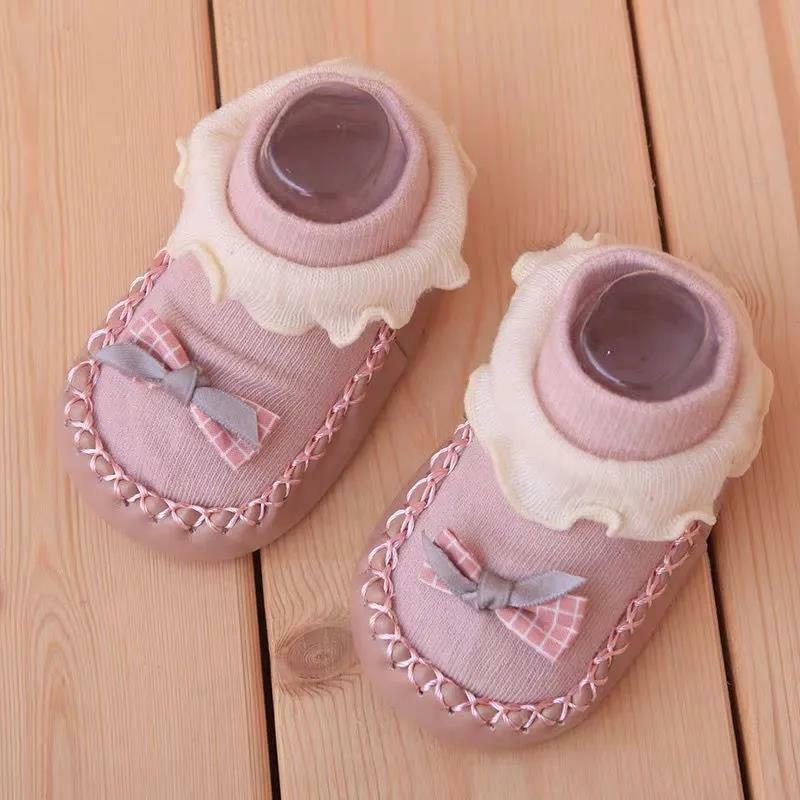 Jesienne modele zimowe noworodków buty dla małego dziecka skarpetki bawełniane dziecięce skarpety dziewczęce Cartoon Bow antypoślizgowe dziecięce buty i skarpetki