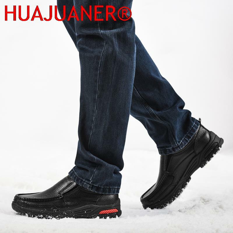 Sepatu pantofel kulit asli pria, alas kaki Slip on kasual, nyaman berjalan bulu salju hangat luar ruangan musim dingin untuk lelaki