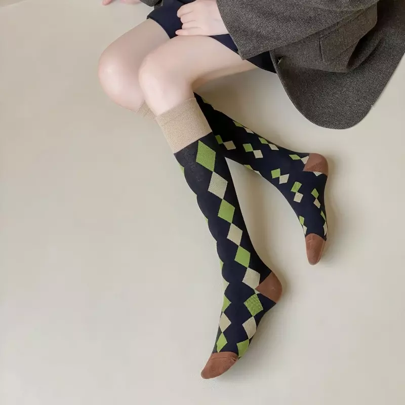 Calcetines por encima de la rodilla con rombos del alfabeto, calcetín de algodón puro, versión coreana, tendencia de moda, ins