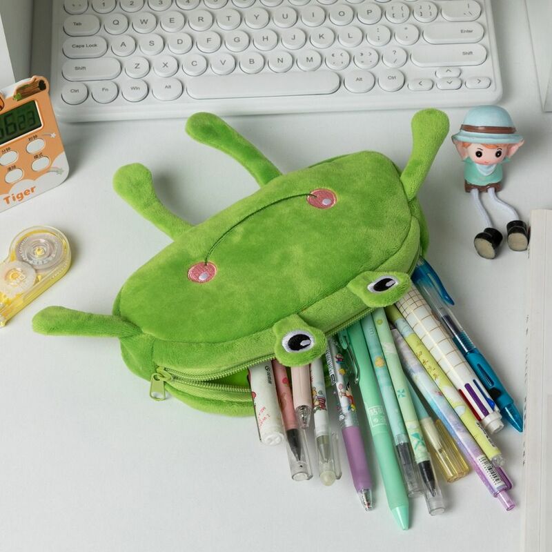 Engraçado sapo verde Plush Pen Bag, grande capacidade lápis titular, casos de zíper, papelaria, Desktop Organizer